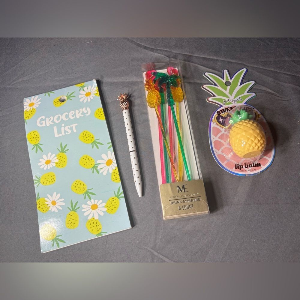 4 pc New Pineapple Theme Bundle NWT